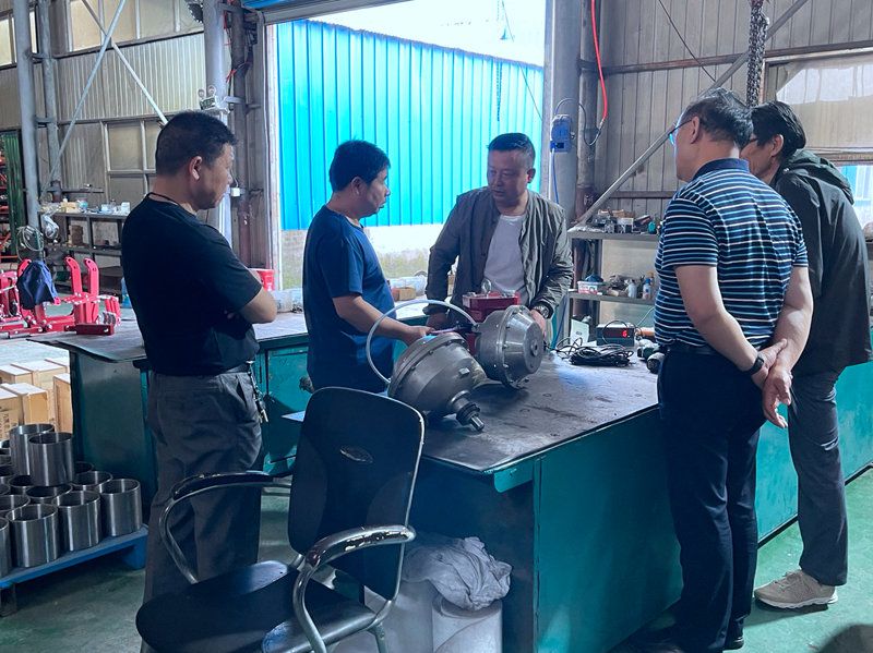 合作伙伴的主要負(fù)責(zé)人來我廠參觀、調(diào)研